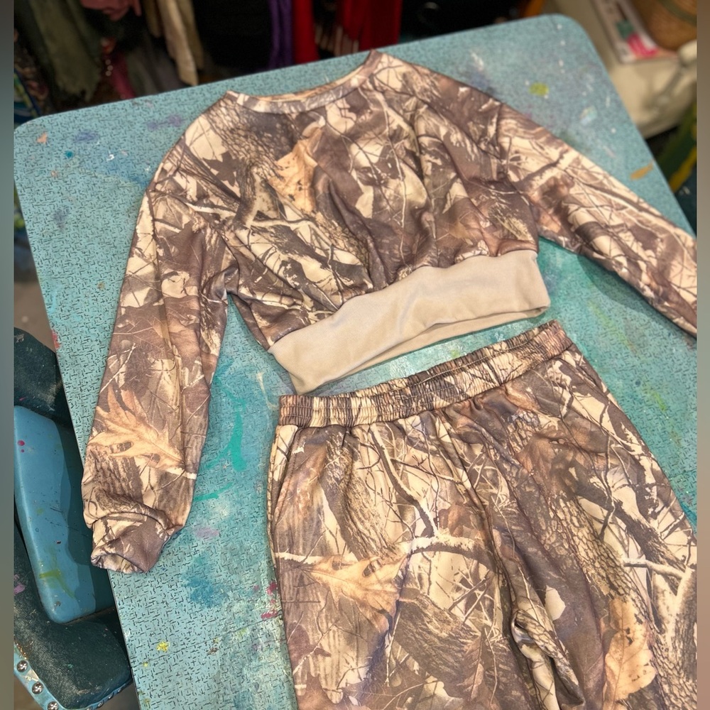 Cropped Camo Set - Picture 4 of 13
